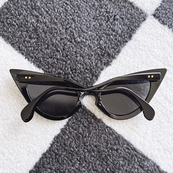 Vintage Style Cat Eye Sunglasses - Picture 3 of 6